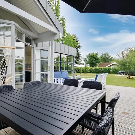 Vakantiehuis Four-bedroom Holiday In Karrebaksminde